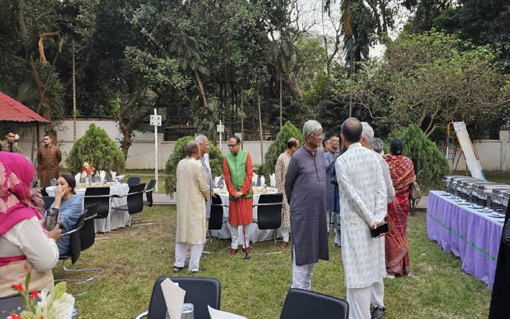 ফাওজুল কবিরের সরকারি বাসায় সাবেক উপদেষ্টাদের ইফতার